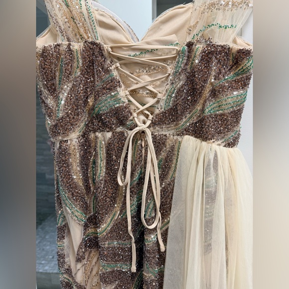 Elegant Sequin Evening Gown - Picture 7 of 7